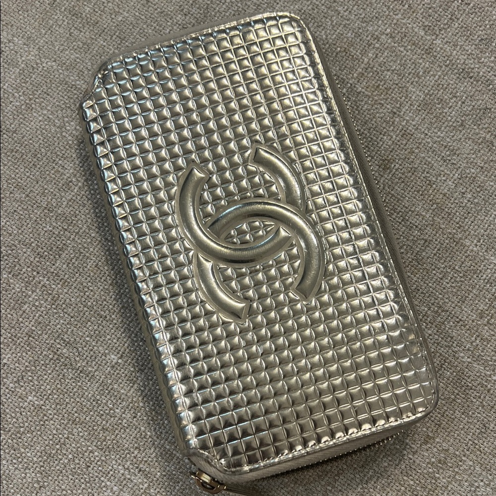 CHANEL Quilted Silver Accessory Case